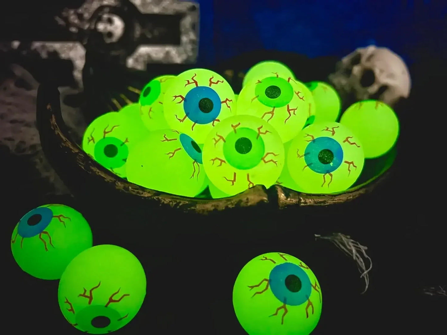 Glow in Dark Eyeball Bouncy Ball - Halloween Toys