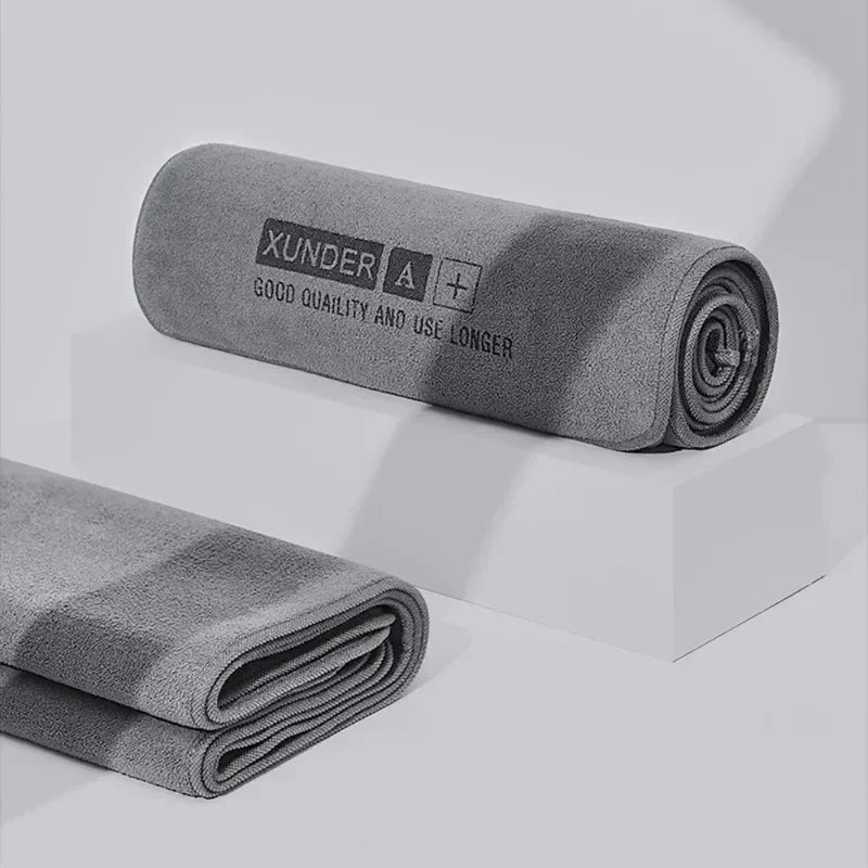 High-End Microfiber Car Towels - Premium Hemmed Detailing Cloths