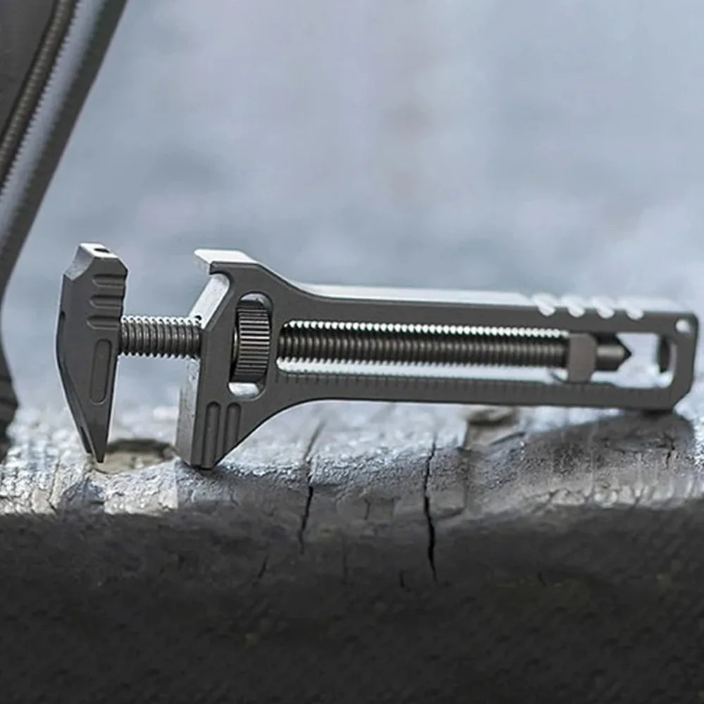 EDC Multi Tool - Compact Keychain Pocket Survival Kit
