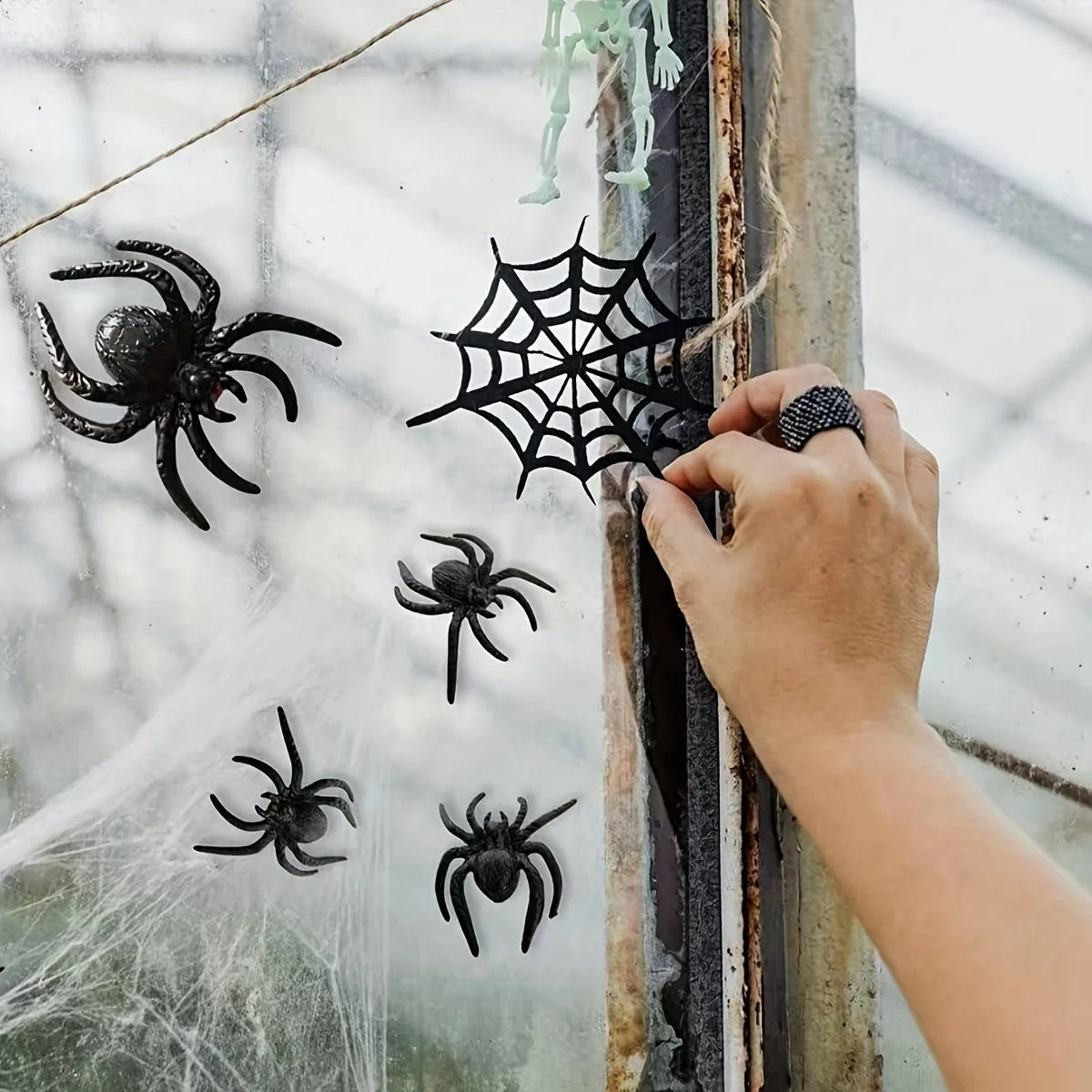 Realistic Plastic Spider Prank Props - Halloween Decorations