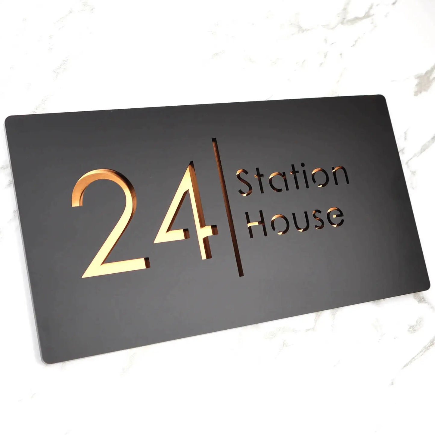 Placa personalizada con grabado láser de acrílico negro mate/gris mate para número de casa y número de calle para exteriores