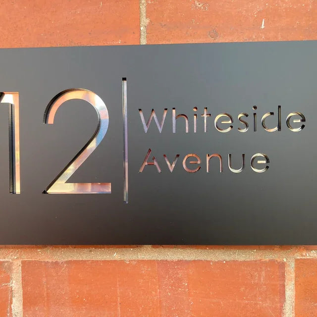Placa personalizada con grabado láser de acrílico negro mate/gris mate para número de casa y número de calle para exteriores
