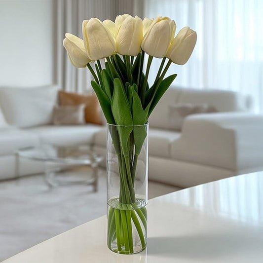 Arreglo floral de tulipanes color crema artificial en jarrón alto de vidrio