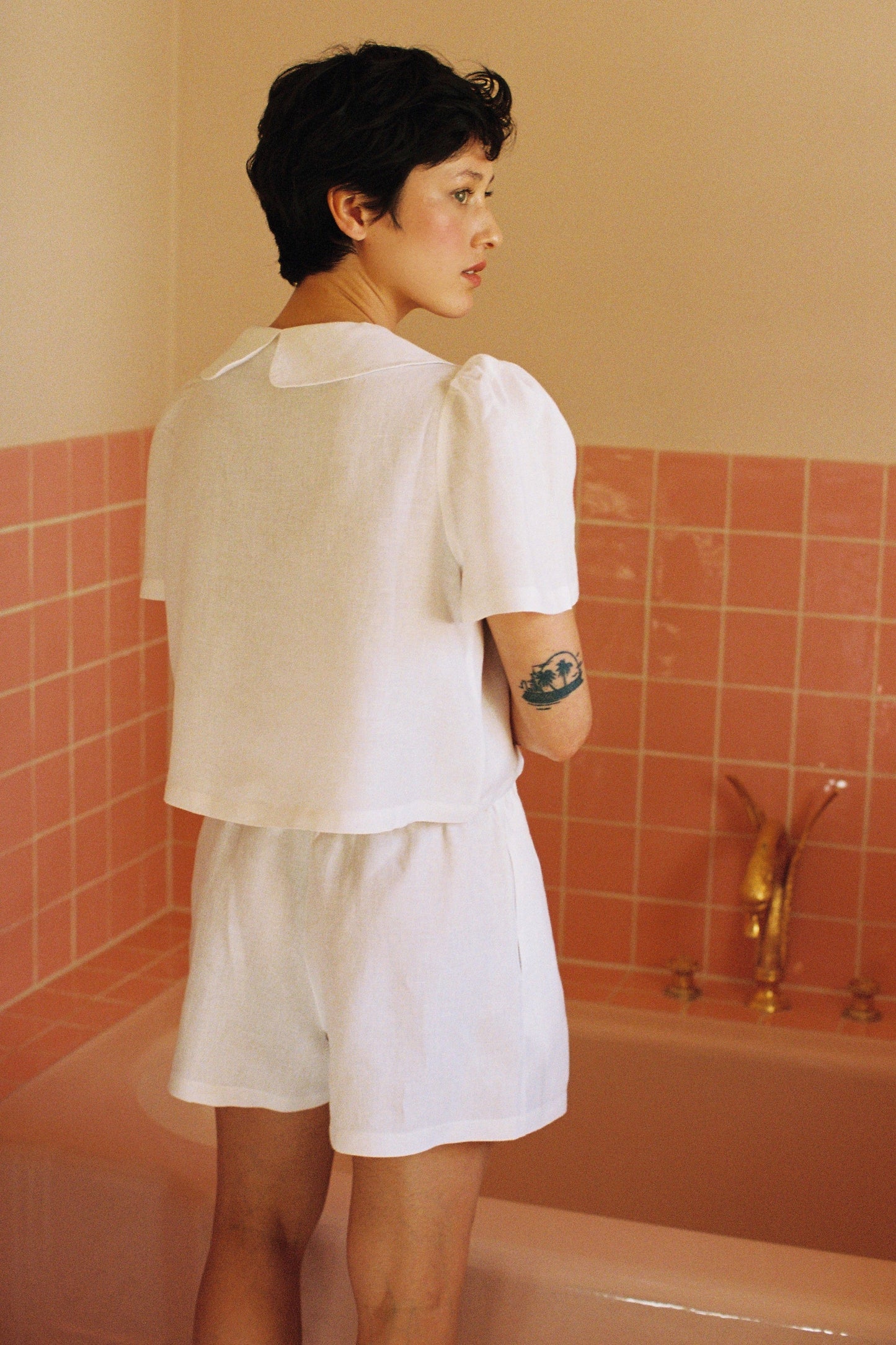 Má + Lin Frances Cropped Linen Blouse in White