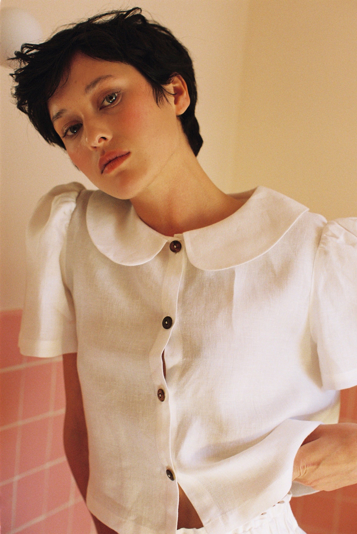 Má + Lin Frances Cropped Linen Blouse in White