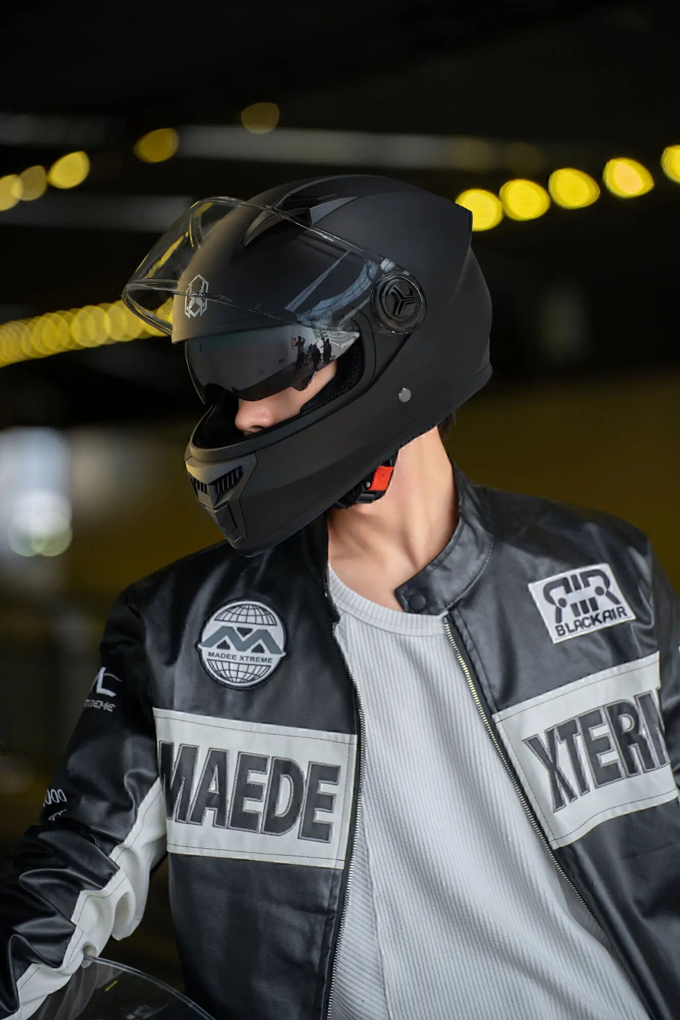 Casco integral de moto de competición con doble visera
