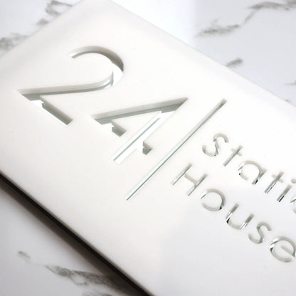 Placa personalizada con grabado láser de acrílico negro mate/gris mate para número de casa y número de calle para exteriores