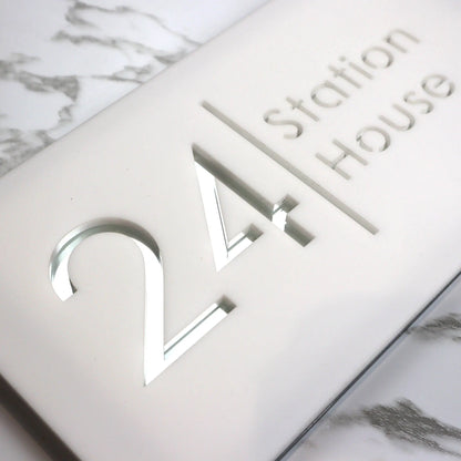 Placa personalizada con grabado láser de acrílico negro mate/gris mate para número de casa y número de calle para exteriores