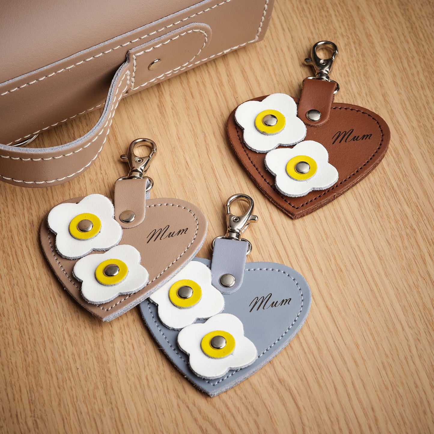 Leather Love Heart Bag Charm ‘Mum’ – Chestnut