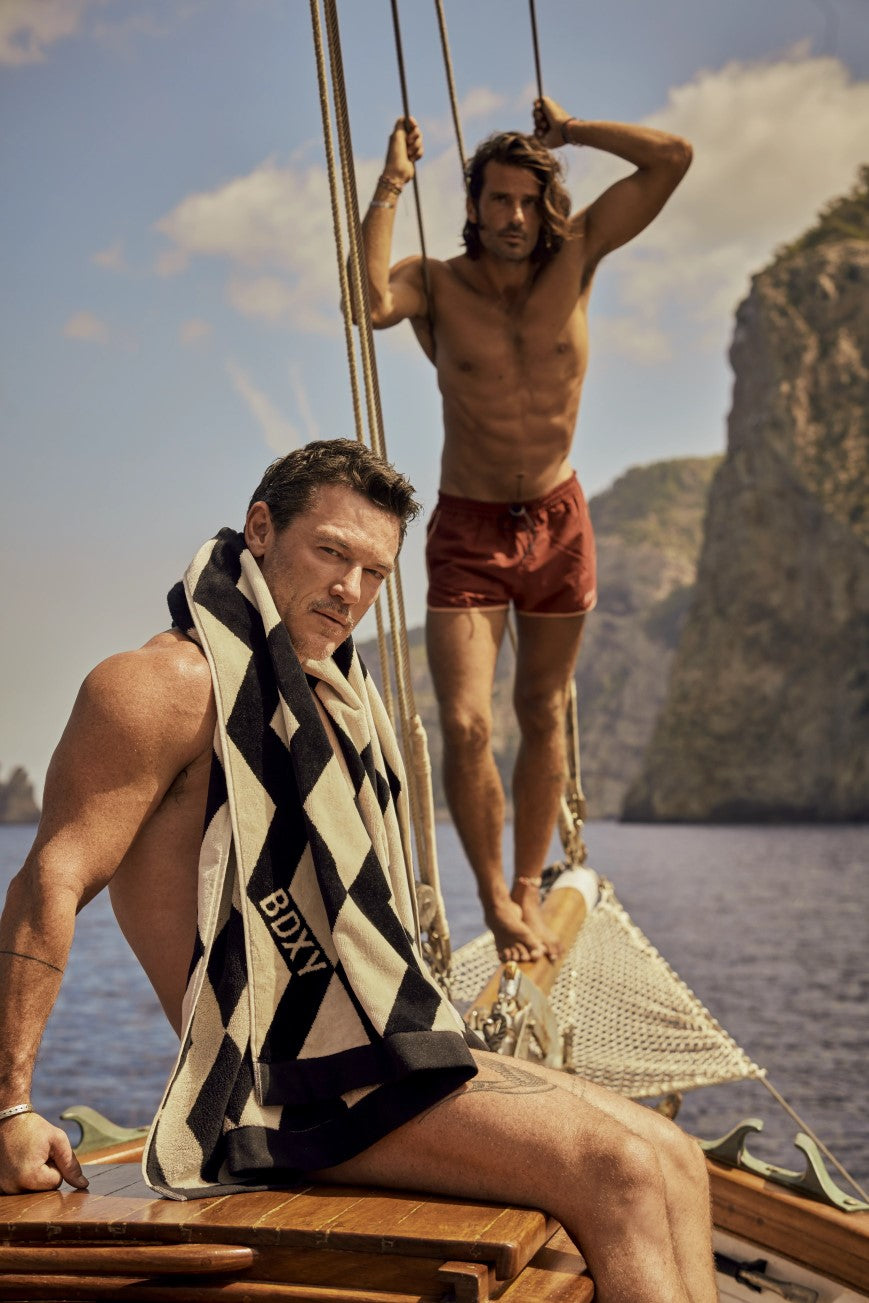 The Wrap Towel | Mirrorzag Black - Bascora