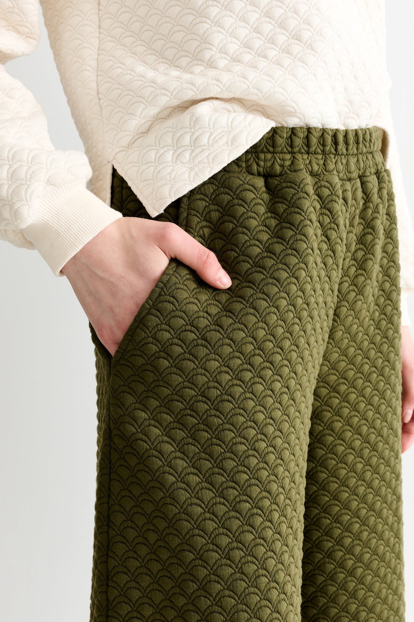 Flory Scallop Quilt Wide Leg Trouser - Moss Green - Bascora