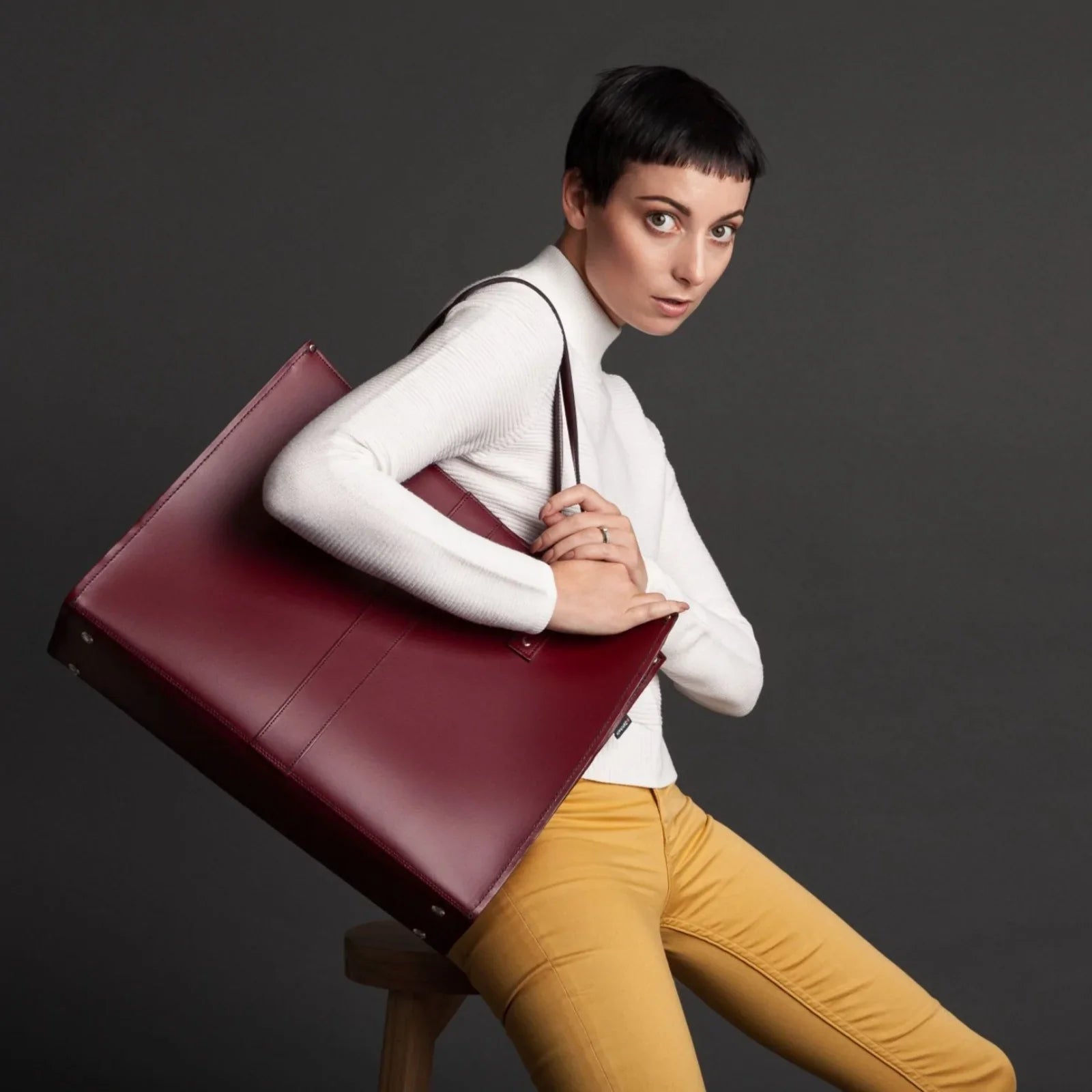 Handmade Leather Shopper - Magenta - Bascora
