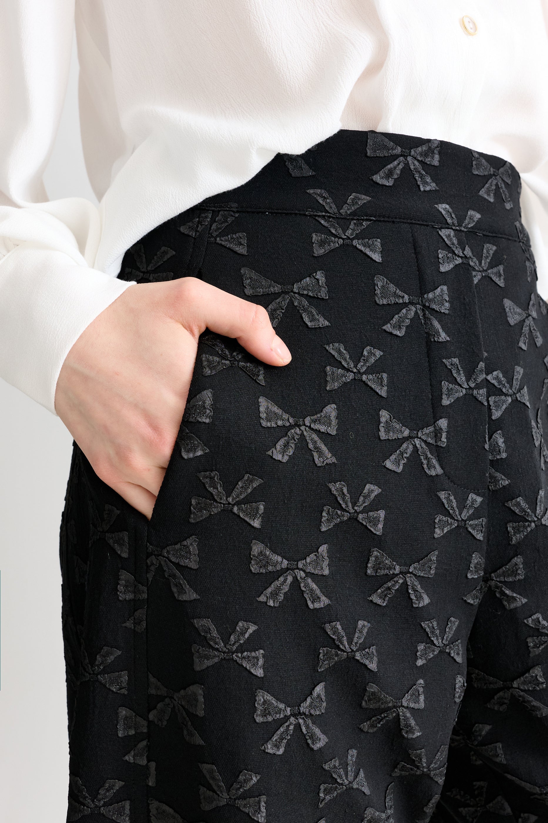Sutton Black Bow Jacquard Barrel Trousers - Bascora