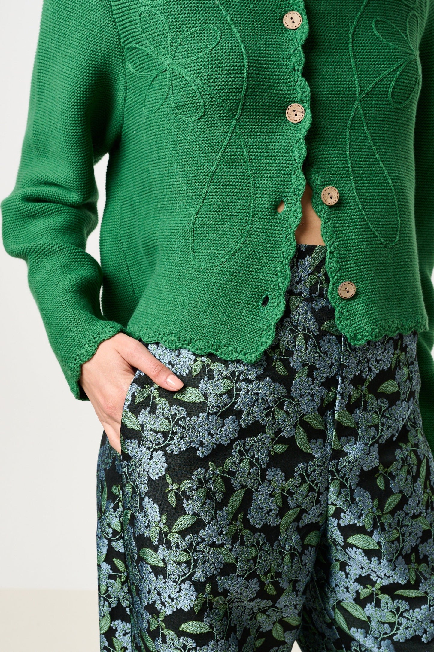 Sutton Blossom Jacquard Barrel Trouser - Black - Bascora
