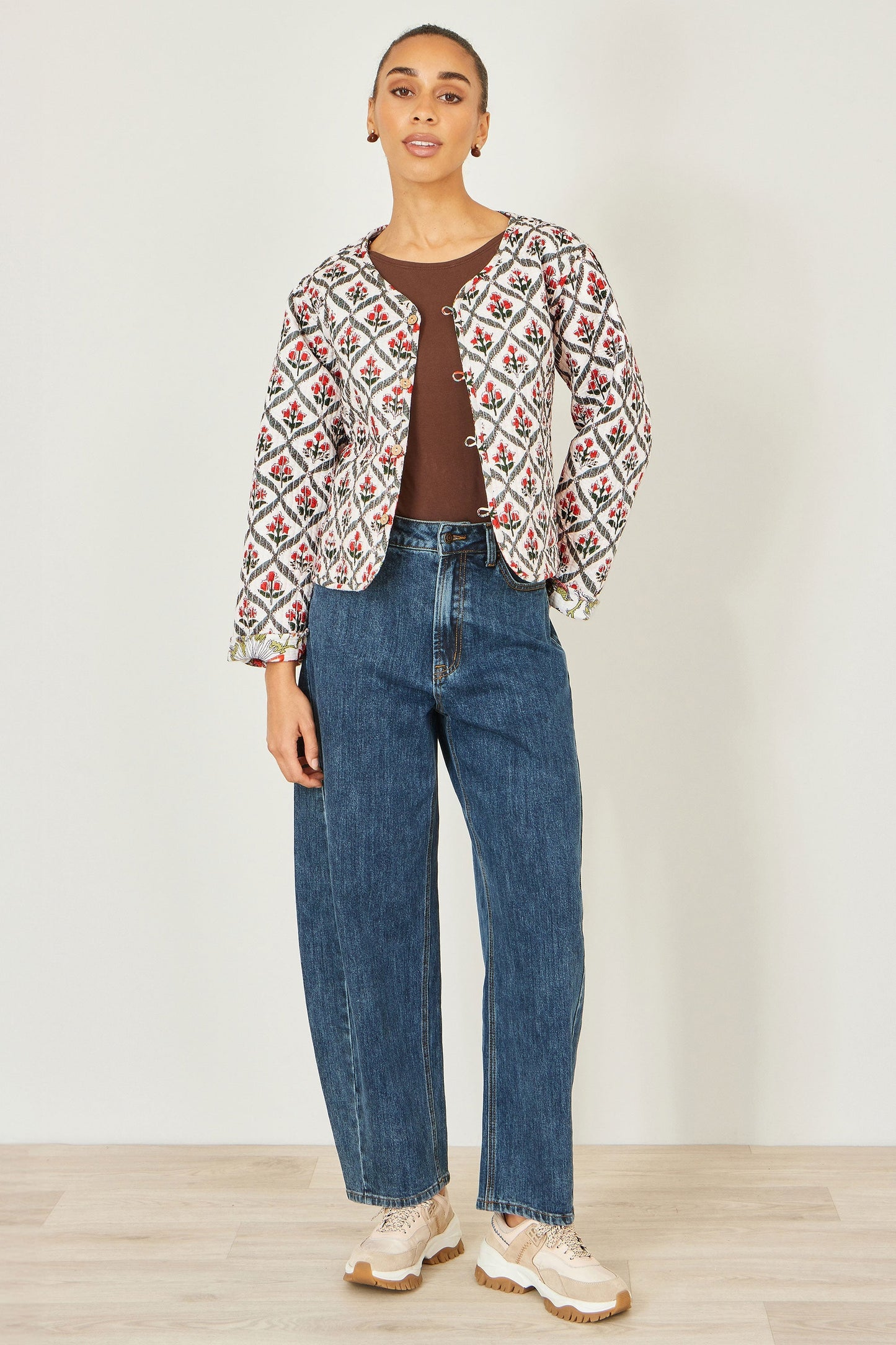 White Peacock Print Reversible Cotton Quilted Jacket - Bascora