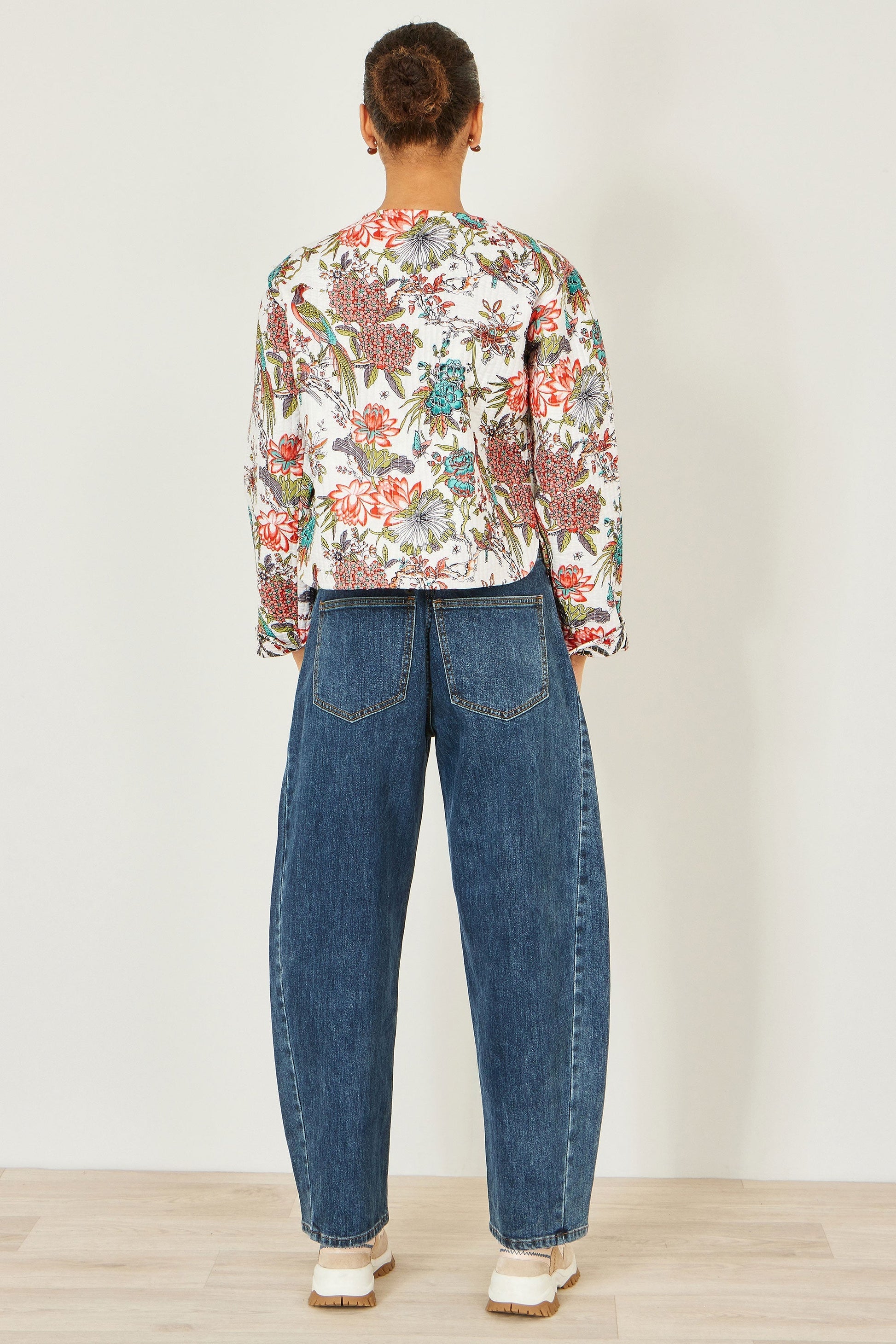 White Peacock Print Reversible Cotton Quilted Jacket - Bascora